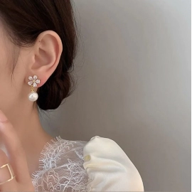 Korean Delicate Crystal Zircon Flower Pearl Stud Earrings For Women Elegant Temperament Wedding Earring Girls Fashion Jewelry